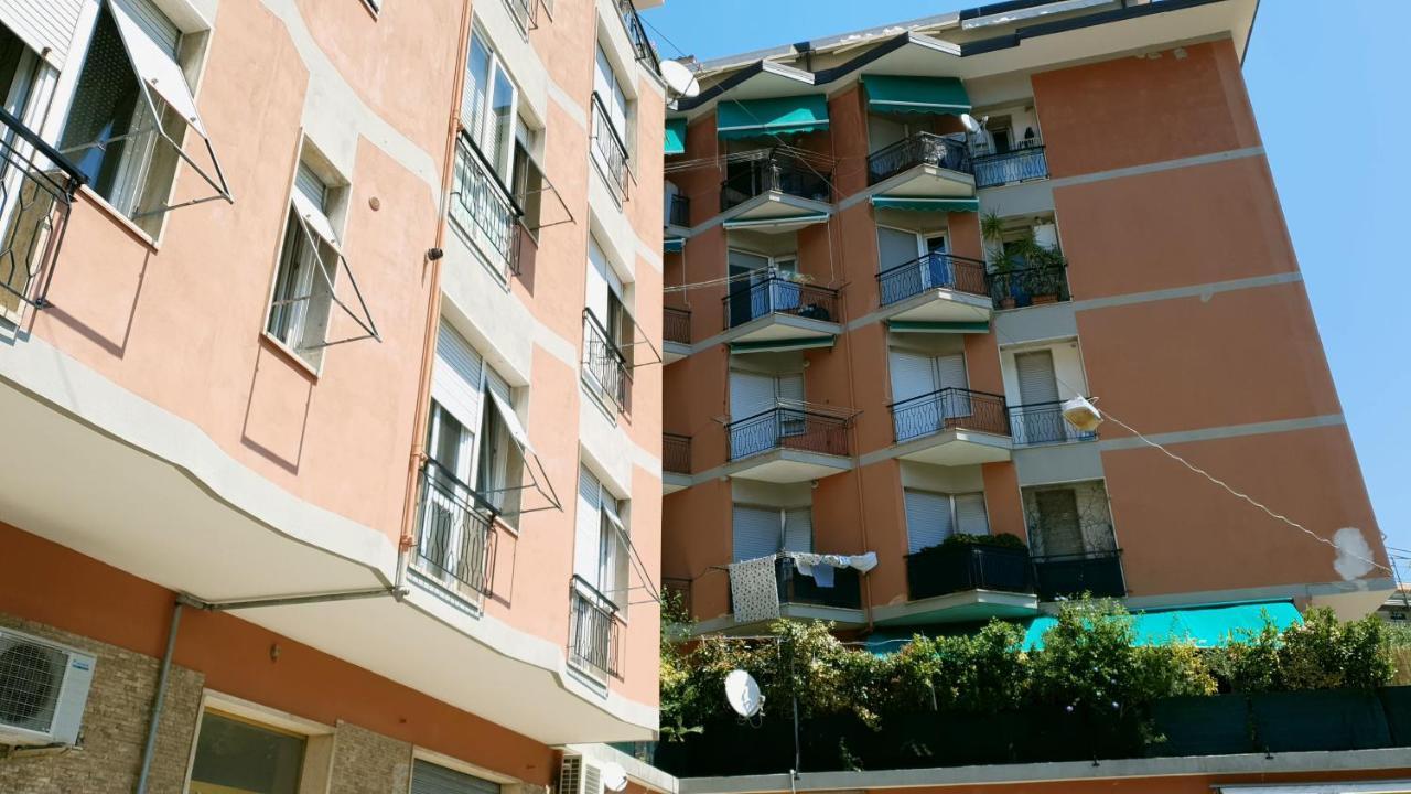 Comodo Al Mare Леричі Екстер'єр фото